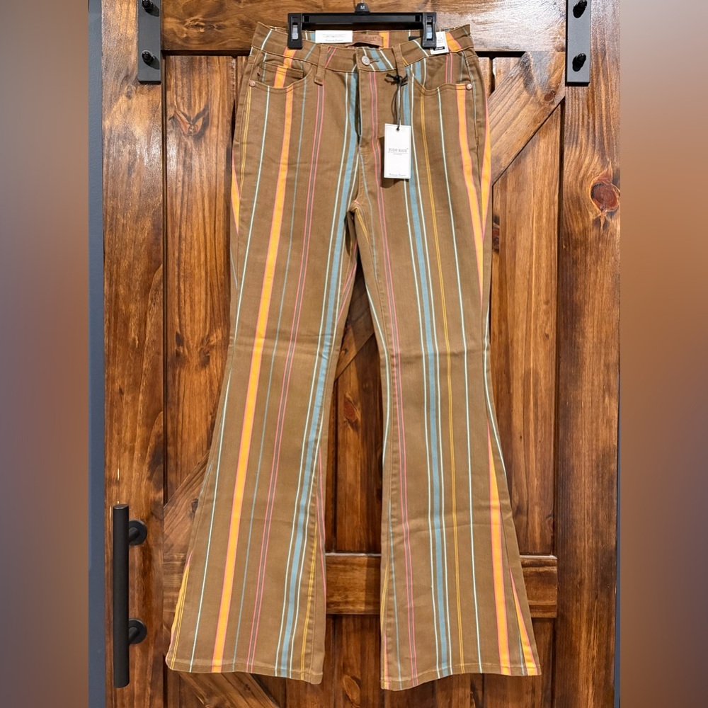 JUDY BLUE FLARE JEANS